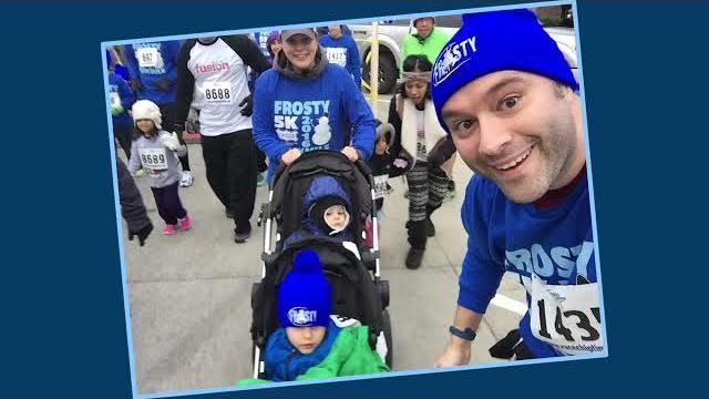 Selfie of man running a 5 K race